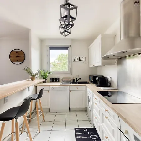 L'ilot Zen- Ideal Pour Famille-groupe-pro-double Parking-highwifi-aeroport Orly 8min-paris30min * Fresnes (Val-de-Marne)